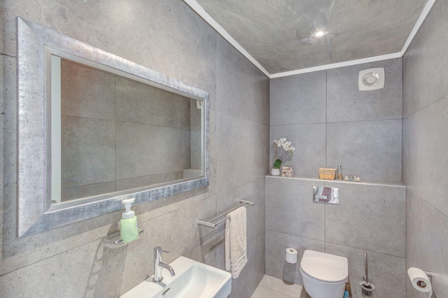 5 Bedroom Property for Sale in Simola Western Cape